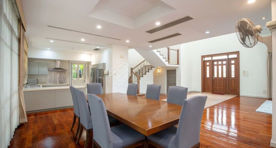 Haus zur Miete und zum Kauf mit 4 Zimmer in Watthana, Bangkok