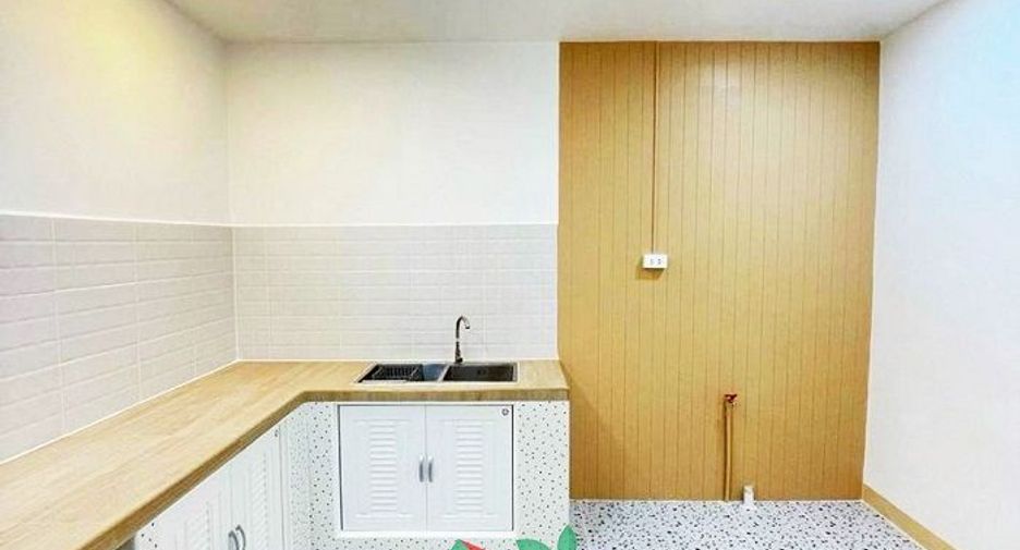 À vendre 4 chambres maison de ville à Bang Bua Thong, Nonthaburi
