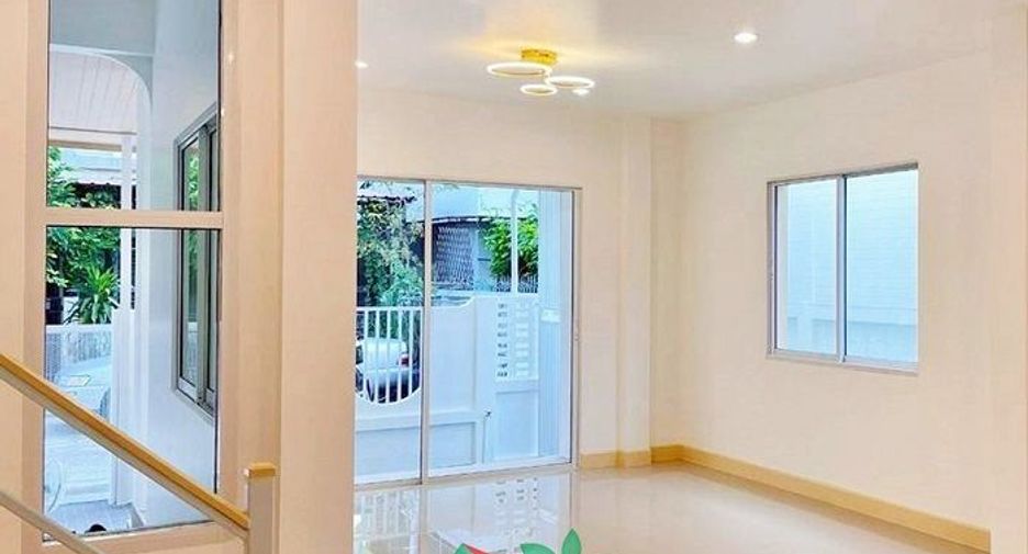 À vendre 4 chambres maison de ville à Bang Bua Thong, Nonthaburi