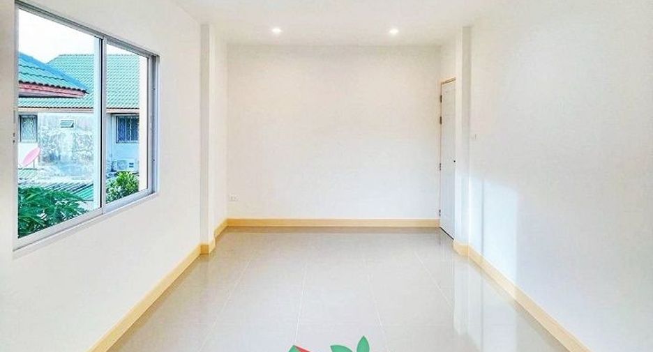 À vendre 4 chambres maison de ville à Bang Bua Thong, Nonthaburi