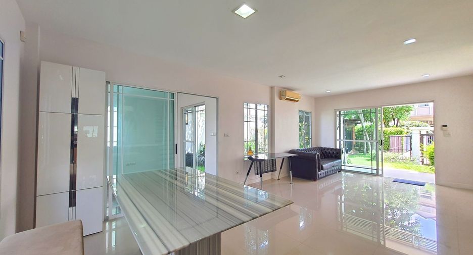 Haus zum Kauf mit 4 Zimmer in Pak Kret, Nonthaburi
