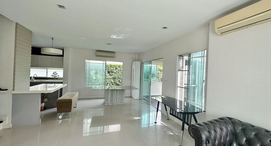 Haus zum Kauf mit 4 Zimmer in Pak Kret, Nonthaburi