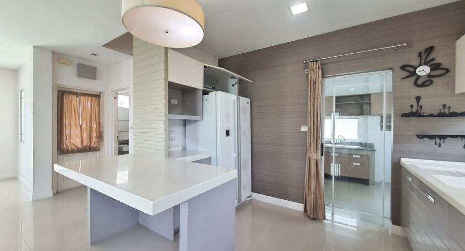 Haus zum Kauf mit 4 Zimmer in Pak Kret, Nonthaburi