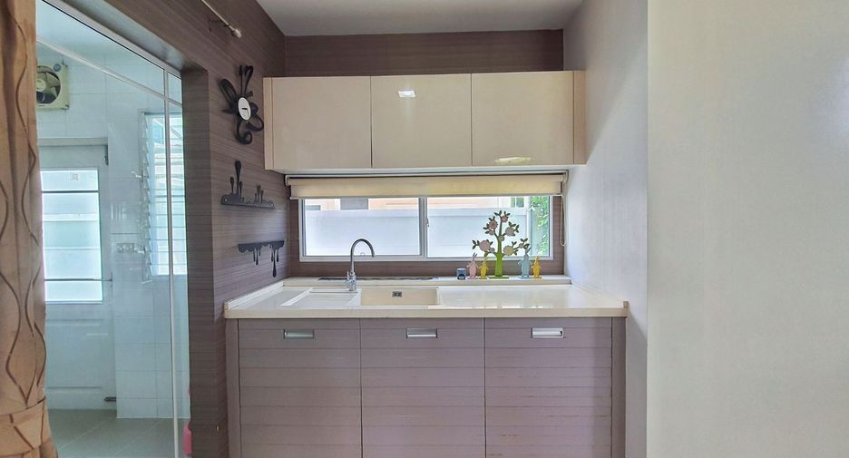 Haus zum Kauf mit 4 Zimmer in Pak Kret, Nonthaburi