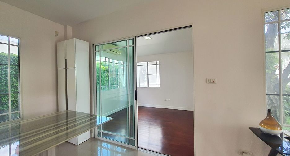 Haus zum Kauf mit 4 Zimmer in Pak Kret, Nonthaburi