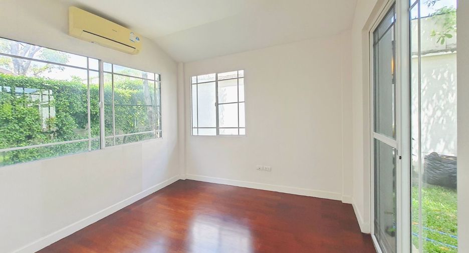 Haus zum Kauf mit 4 Zimmer in Pak Kret, Nonthaburi