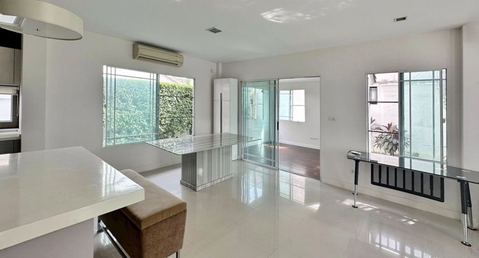 Haus zum Kauf mit 4 Zimmer in Pak Kret, Nonthaburi