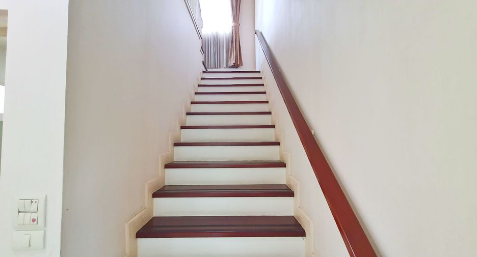 Haus zum Kauf mit 4 Zimmer in Pak Kret, Nonthaburi