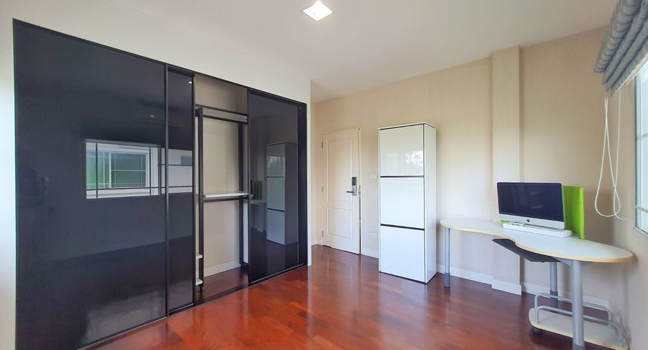 Haus zum Kauf mit 4 Zimmer in Pak Kret, Nonthaburi