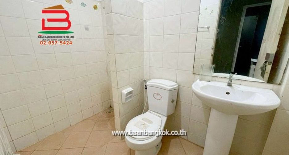For sale 6 bedrooms townhouse in Lam Luk Ka, Pathum Thani