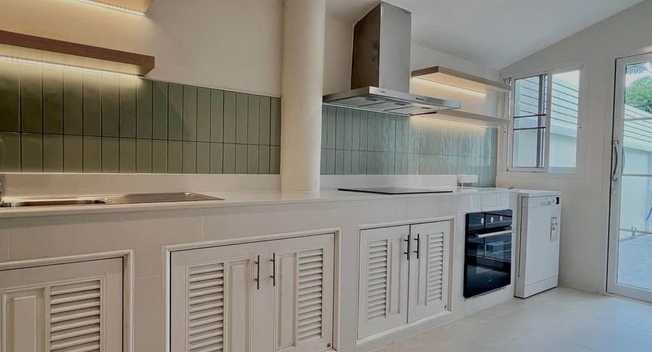 For rent 4 bedrooms house in Mueang Chiang Mai, Chiang Mai