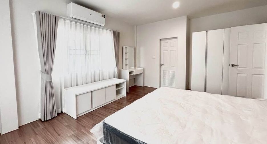 For rent 4 bedrooms house in Mueang Chiang Mai, Chiang Mai