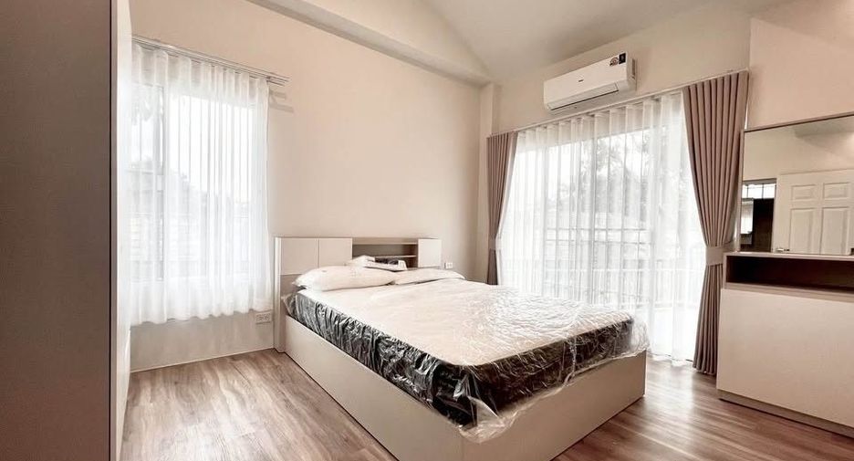 For rent 4 bedrooms house in Mueang Chiang Mai, Chiang Mai