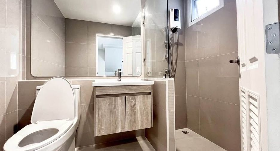 For rent 4 bedrooms house in Mueang Chiang Mai, Chiang Mai