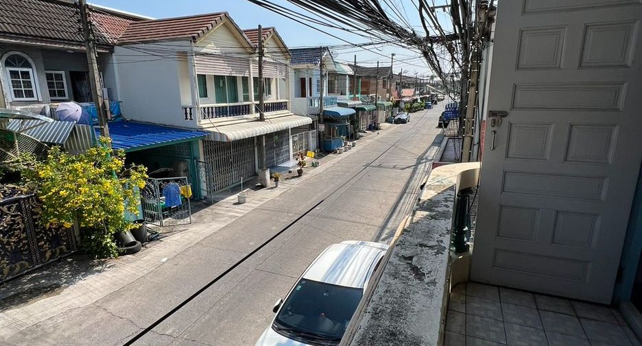 Casa adosada en venta de 2 habitaciones en Chom Thong, Bangkok