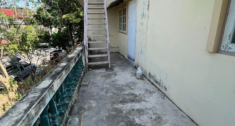 Casa adosada en venta de 2 habitaciones en Chom Thong, Bangkok