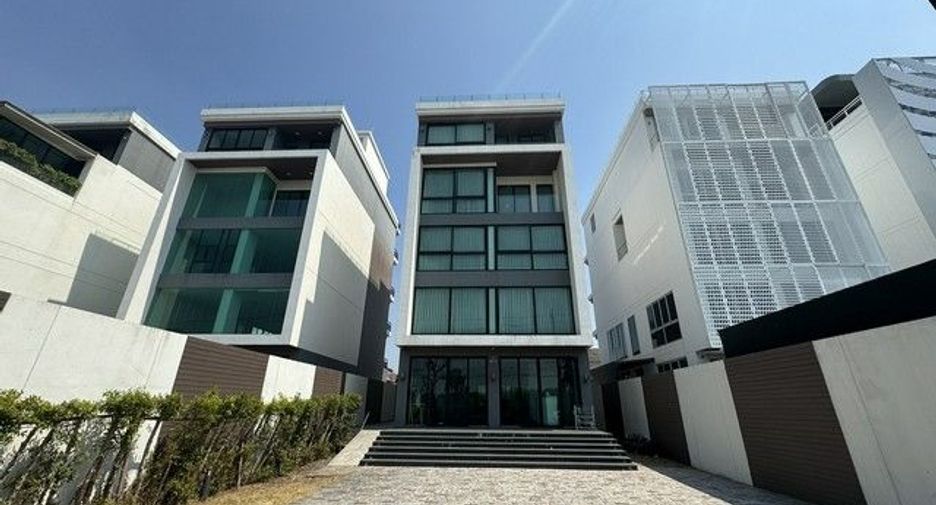出售 5 卧室 办公室 在 Lat Phrao, 曼谷