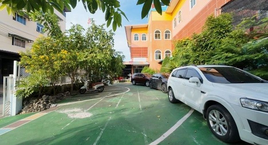 For sale 10 bedrooms retail Space in Prawet, Bangkok