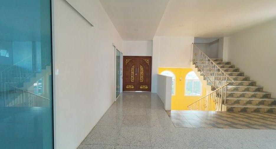 For sale 10 bedrooms retail Space in Prawet, Bangkok