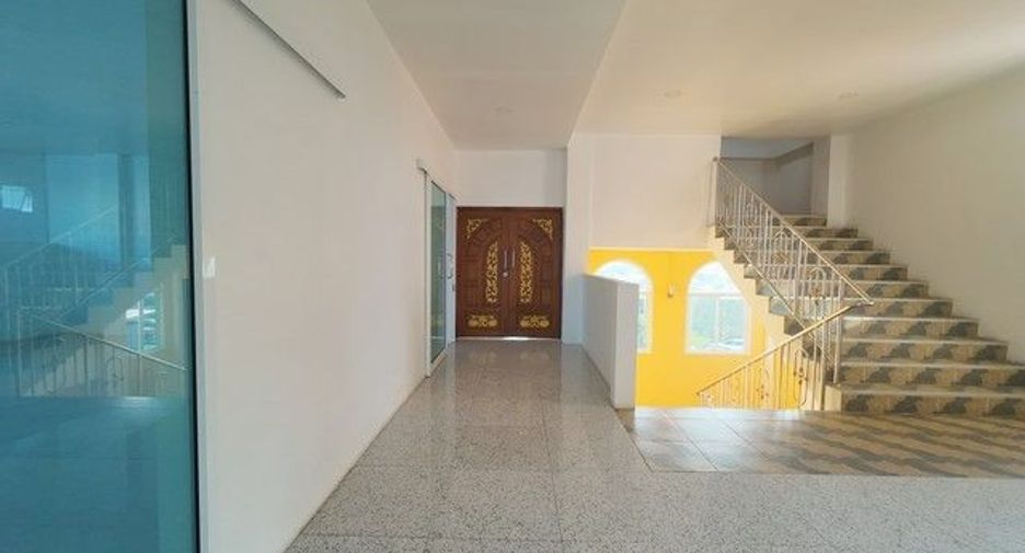 For sale 10 bedrooms retail Space in Prawet, Bangkok
