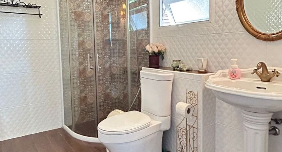 Аренда 4 спальни дом в Банг Капи, Бангкок