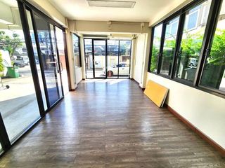 For sale 5 bedrooms retail Space in Huai Khwang, Bangkok