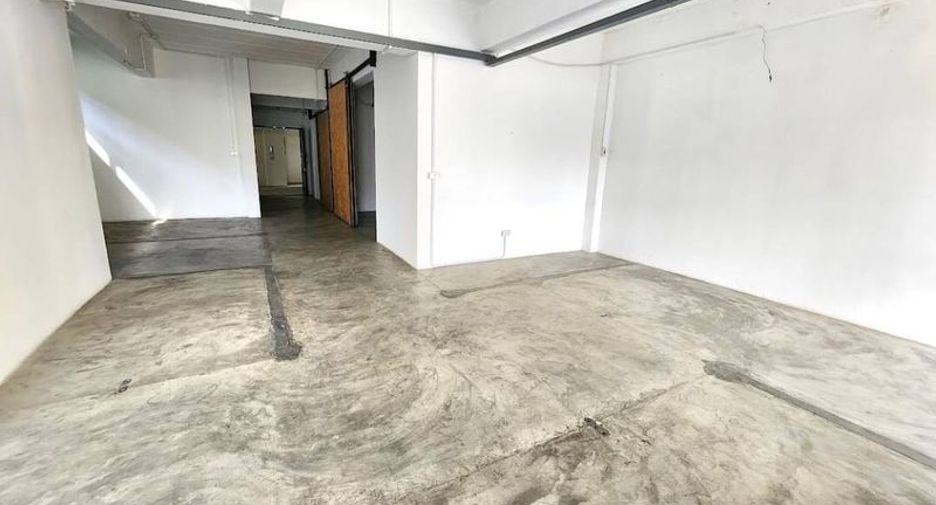 出售 5 卧室 商业空间 在 Huai Khwang, 曼谷