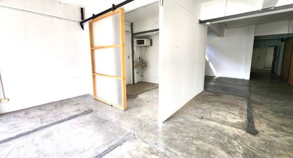 出售 5 卧室 商业空间 在 Huai Khwang, 曼谷