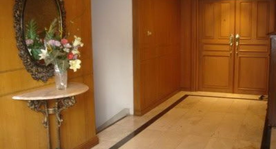 Condo en alquiler de 4 habitaciones en Khlong Toei, Bangkok