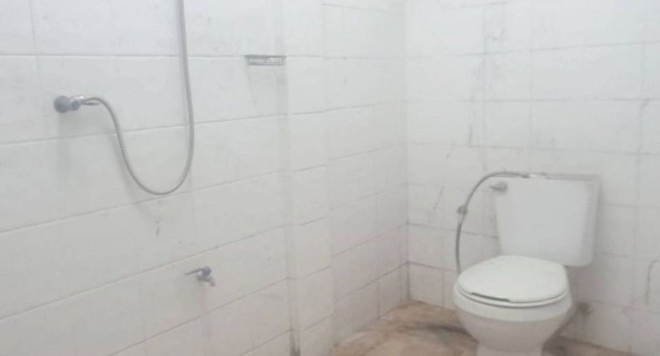 Local comercial en alquiler y en venta de 2 habitaciones en Mueang Uttaradit, Uttaradit