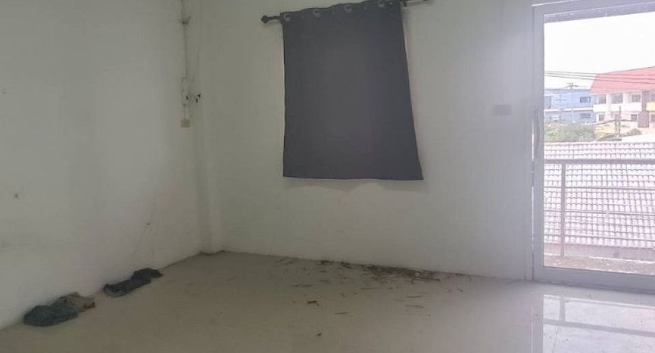 Local comercial en alquiler y en venta de 2 habitaciones en Mueang Uttaradit, Uttaradit