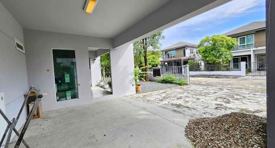 For sale 3 bedrooms house in San Kamphaeng, Chiang Mai