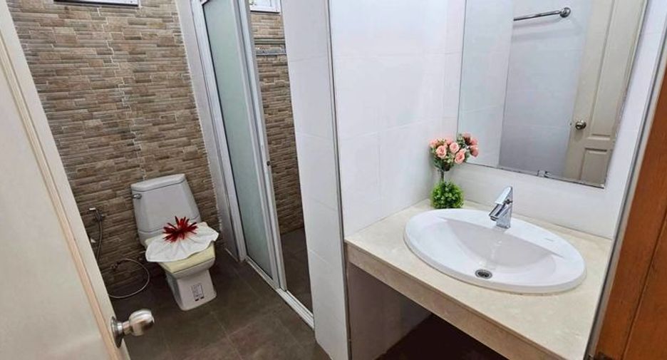Продажа 3 спальни вилла в Саттахип, Чонбури