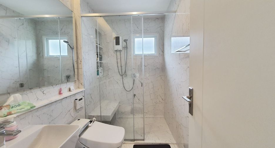 Casa en venta de 4 habitaciones en Bang Bua Thong, Nonthaburi