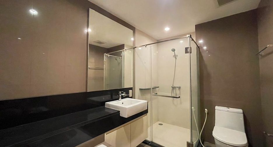 Condo en alquiler y en venta de 2 habitaciones en Khlong Toei, Bangkok