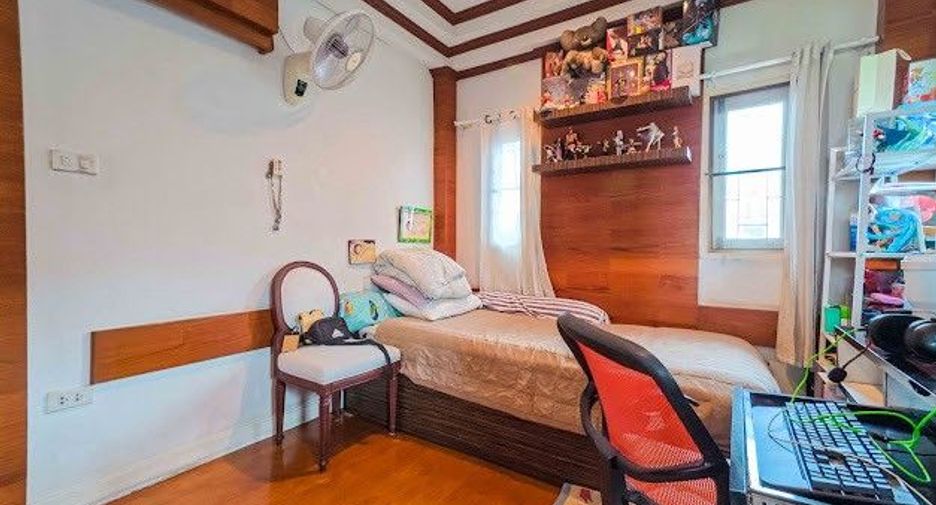 Casa en venta de 3 habitaciones en Bangkok Yai, Bangkok