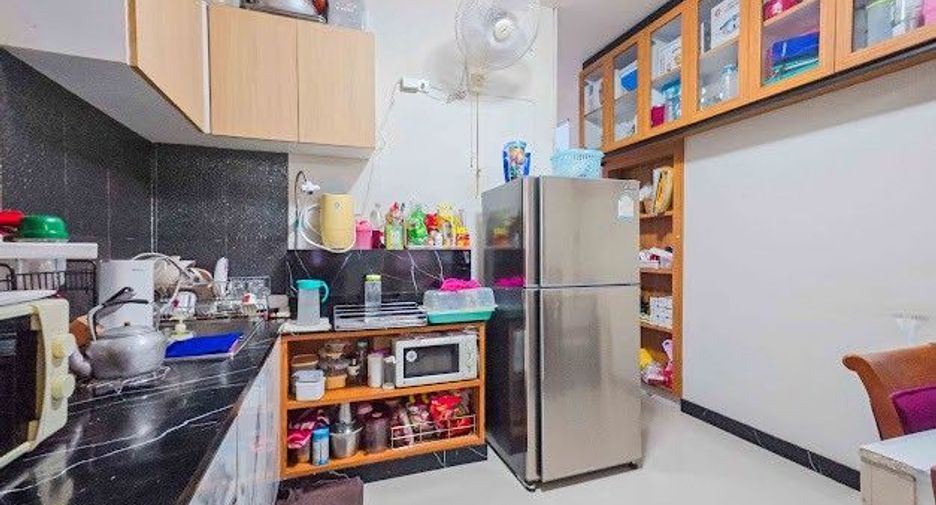 Casa en venta de 3 habitaciones en Bangkok Yai, Bangkok