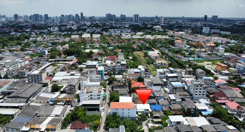 Casa en venta de 3 habitaciones en Bangkok Yai, Bangkok