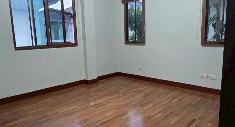 For rent 4 bedrooms house in Bang Phli, Samut Prakan