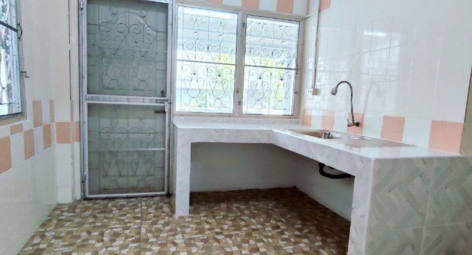 Casa adosada en venta de 2 habitaciones en Nong Chok, Bangkok