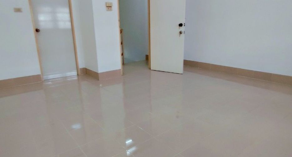 Casa adosada en venta de 2 habitaciones en Nong Chok, Bangkok