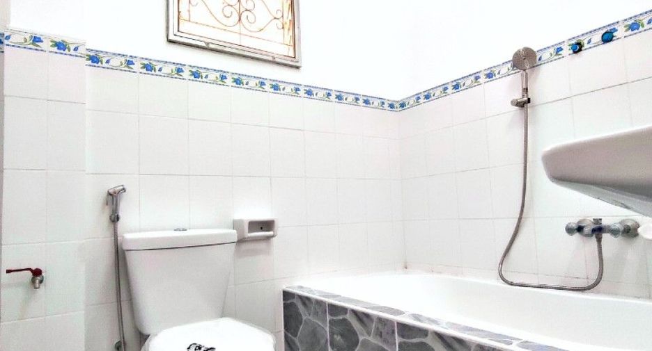 Casa adosada en venta de 2 habitaciones en Nong Chok, Bangkok