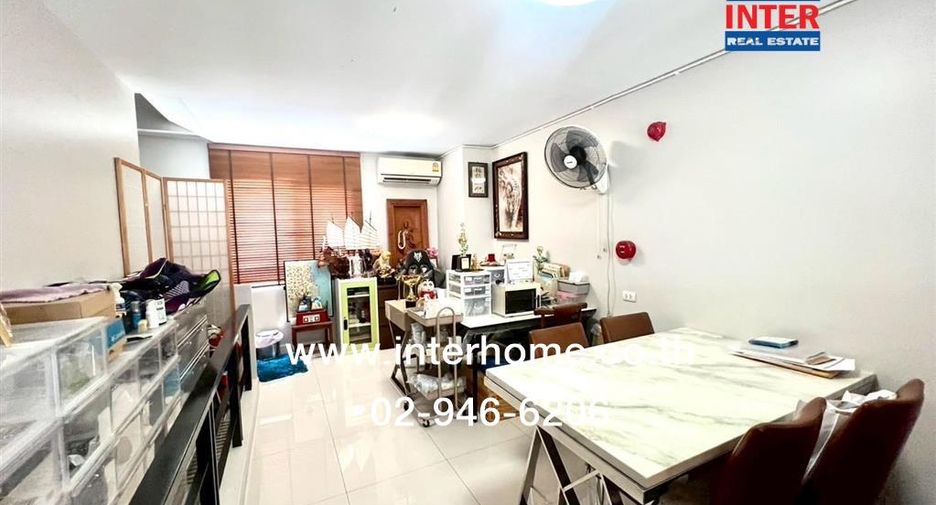 For rent and for sale 4 bedrooms retail Space in Thon Buri, Bangkok