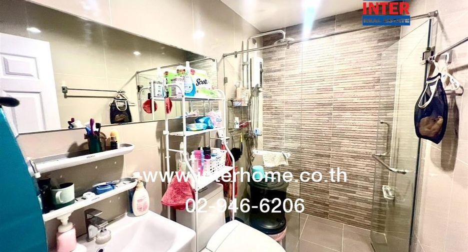For rent and for sale 4 bedrooms retail Space in Thon Buri, Bangkok