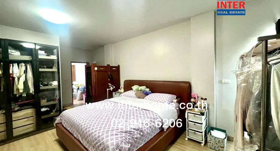 For rent and for sale 4 bedrooms retail Space in Thon Buri, Bangkok