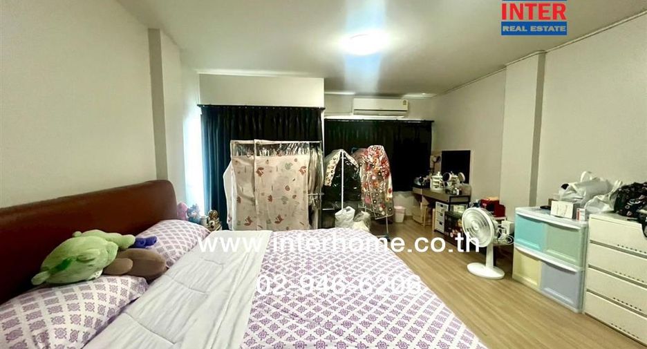 For rent and for sale 4 bedrooms retail Space in Thon Buri, Bangkok