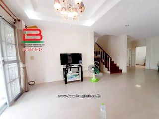 Casa adosada en alquiler y en venta de 3 habitaciones en Khlong Sam Wa, Bangkok
