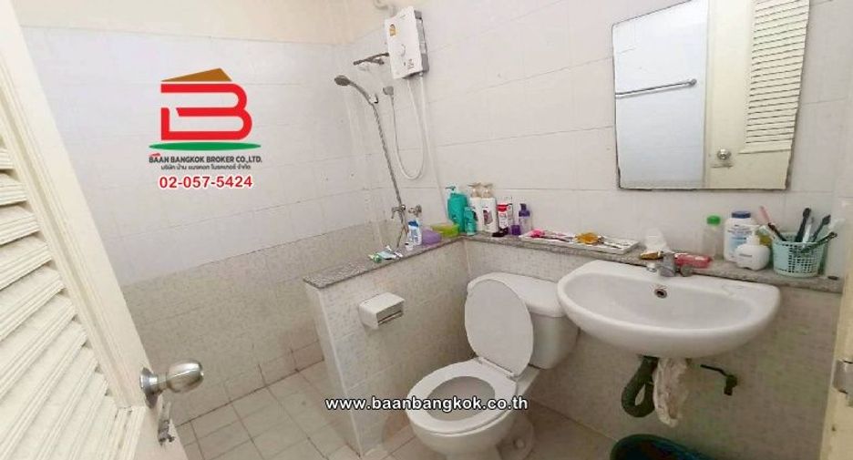 For rent and for sale 3 bedrooms townhouse in Khlong Sam Wa, Bangkok