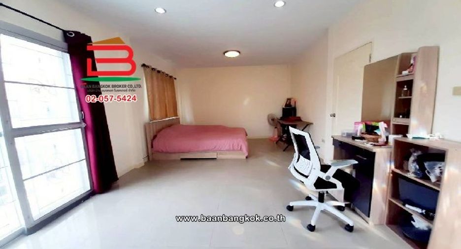 For rent and for sale 3 bedrooms townhouse in Khlong Sam Wa, Bangkok