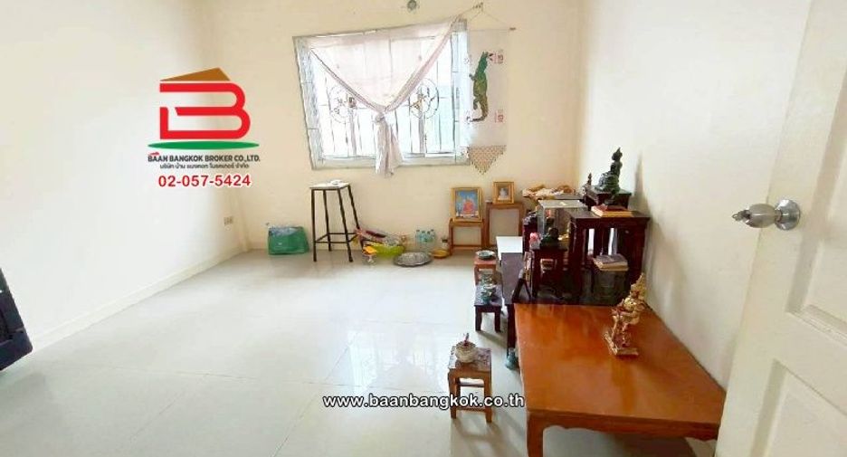 For rent and for sale 3 bedrooms townhouse in Khlong Sam Wa, Bangkok